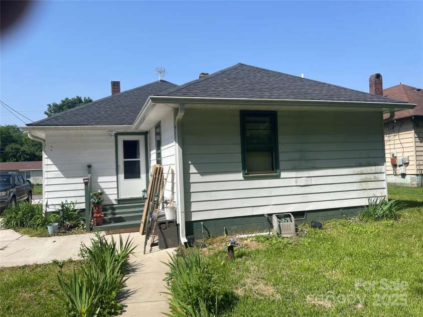 1418 Old Wilkesboro Road, Salisbury, NC 28144.  MLS# CAR4259154, YatesRealty ID 20010. 