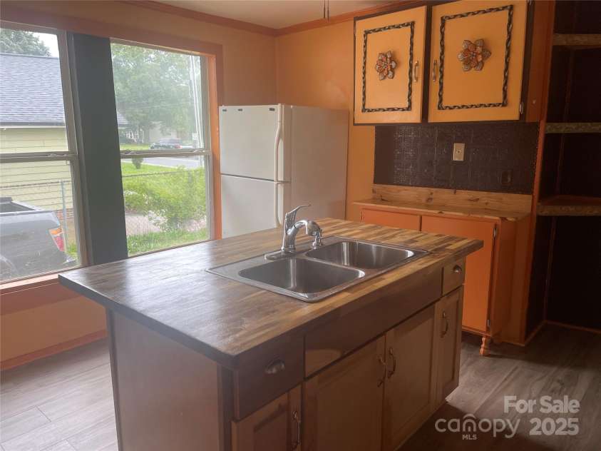 1418 Old Wilkesboro Road, Salisbury, NC 28144.  MLS# CAR4259154, YatesRealty ID 20010. 