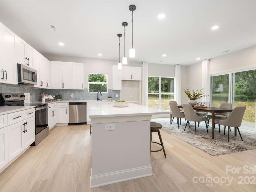 515 Dixie Drive, Mooresville, NC 28115.  MLS# CAR4256557, YatesRealty ID 20011. 