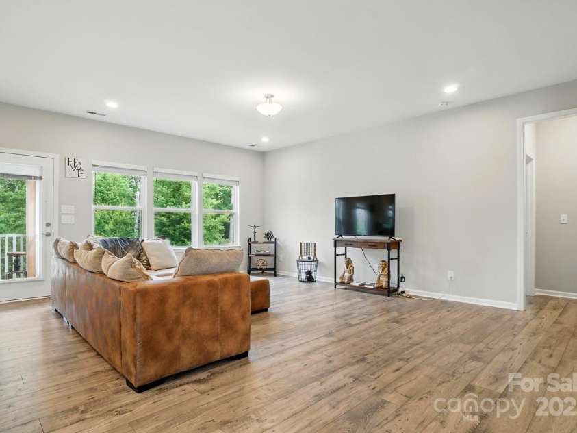 18619 Mainsail Court, Lancaster, SC 29720.  MLS# CAR4268719, YatesRealty ID 20012. 