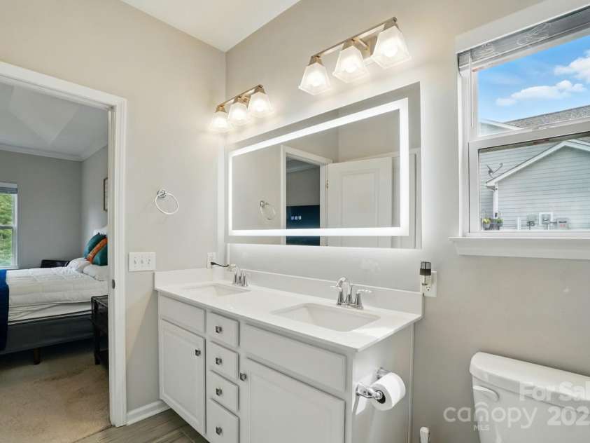 18619 Mainsail Court, Lancaster, SC 29720.  MLS# CAR4268719, YatesRealty ID 20012. Primary Bath