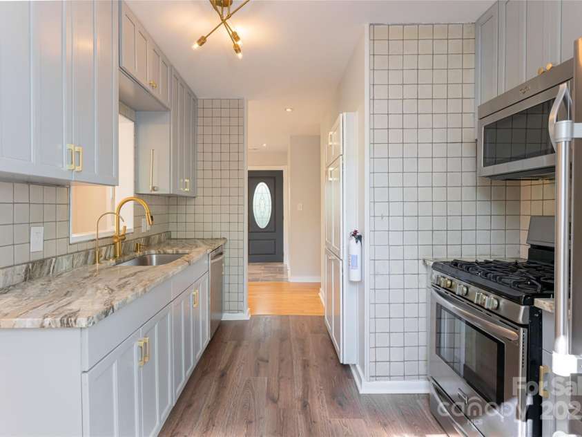 110 Annandale Avenue, Asheville, NC 28801.  MLS# CAR4265017, YatesRealty ID 20014. 
