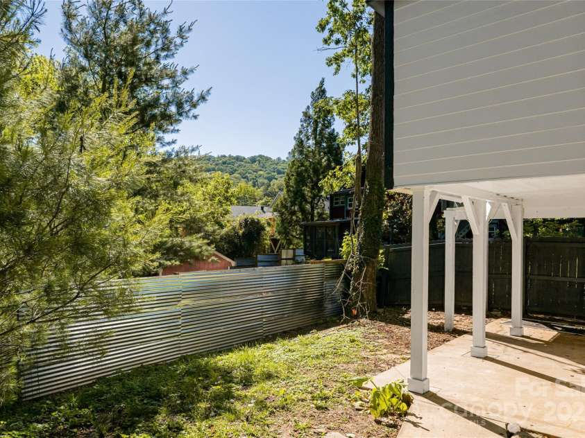 110 Annandale Avenue, Asheville, NC 28801.  MLS# CAR4265017, YatesRealty ID 20014. 