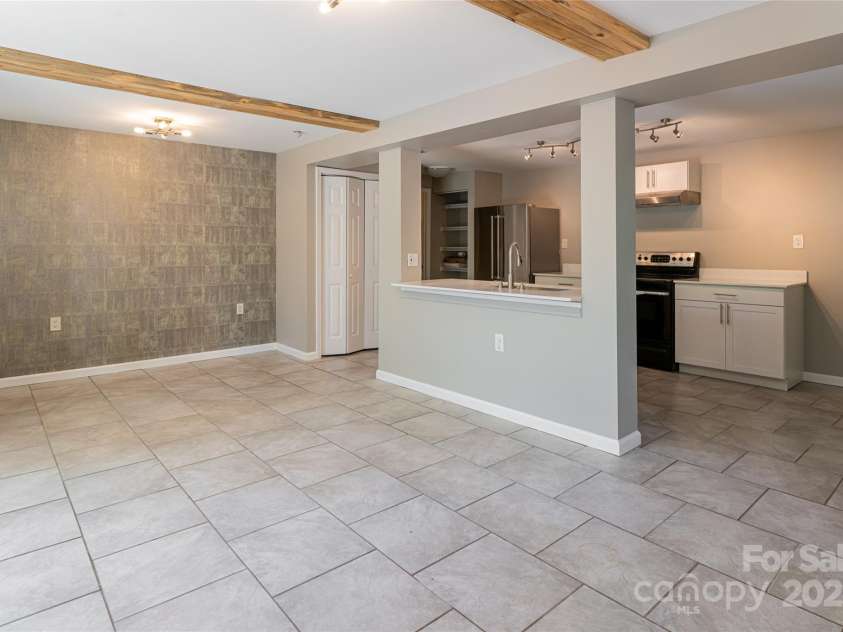110 Annandale Avenue, Asheville, NC 28801.  MLS# CAR4265017, YatesRealty ID 20014. Apartment