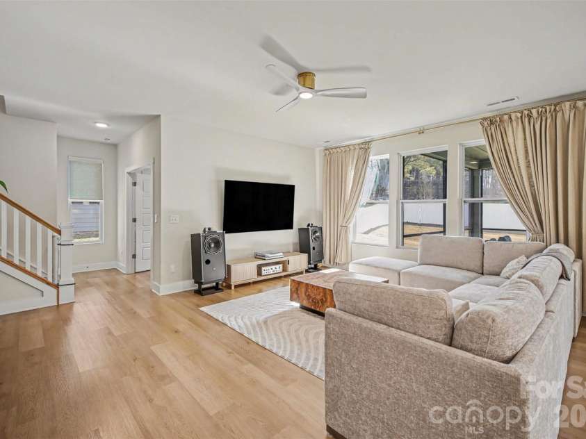 14107 Belmont Greene Drive, Charlotte, NC 28213.  MLS# CAR4358331, YatesRealty ID 20015. 