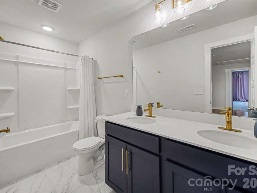 14107 Belmont Greene Drive, Charlotte, NC 28213.  MLS# CAR4358331, YatesRealty ID 20015. 