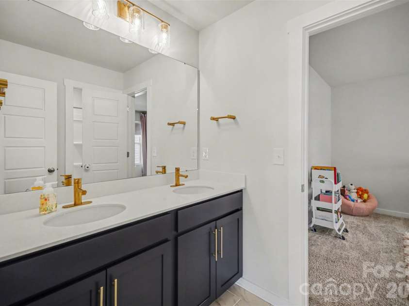 14107 Belmont Greene Drive, Charlotte, NC 28213.  MLS# CAR4358331, YatesRealty ID 20015. 