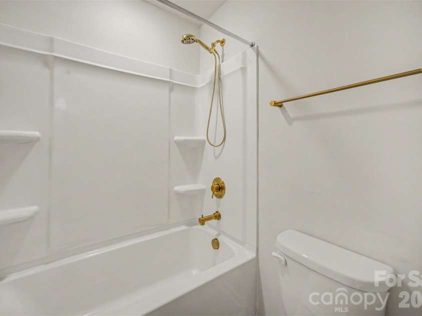 14107 Belmont Greene Drive, Charlotte, NC 28213.  MLS# CAR4358331, YatesRealty ID 20015. 