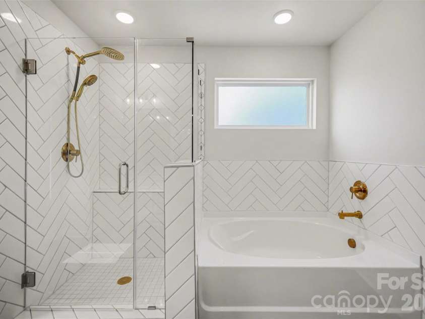 14107 Belmont Greene Drive, Charlotte, NC 28213.  MLS# CAR4358331, YatesRealty ID 20015. 