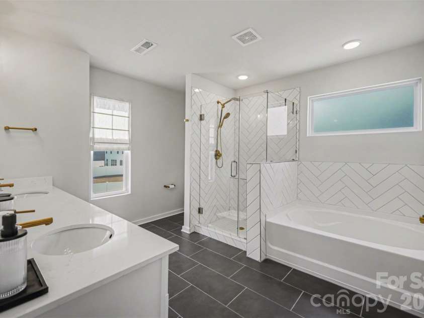 14107 Belmont Greene Drive, Charlotte, NC 28213.  MLS# CAR4358331, YatesRealty ID 20015. 