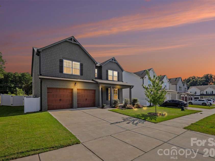 14107 Belmont Greene Drive, Charlotte, NC 28213.  MLS# CAR4430411, YatesRealty ID 20015. 