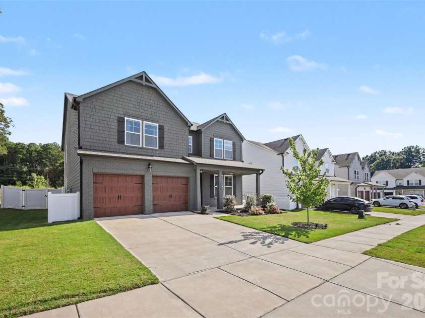 14107 Belmont Greene Drive, Charlotte, NC 28213.  MLS# CAR4430411, YatesRealty ID 20015. 