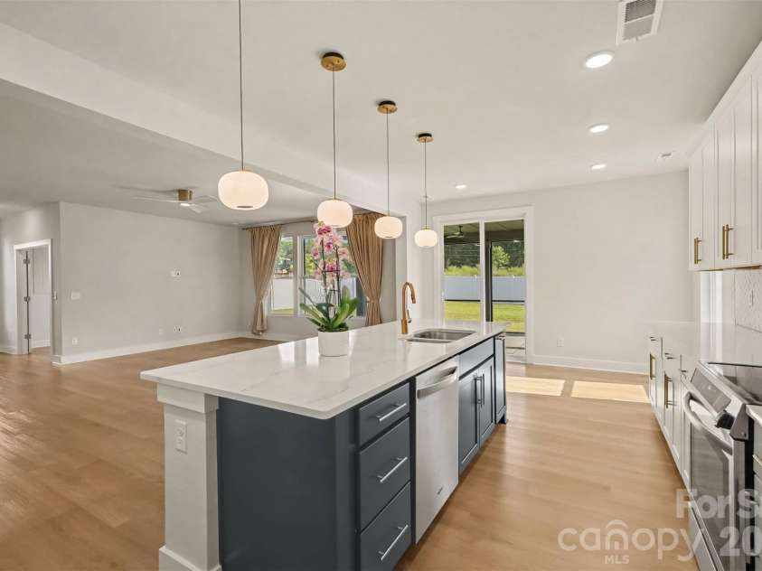 14107 Belmont Greene Drive, Charlotte, NC 28213.  MLS# CAR4430411, YatesRealty ID 20015. 