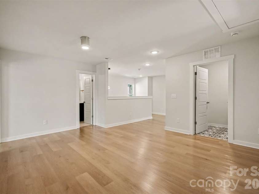 14107 Belmont Greene Drive, Charlotte, NC 28213.  MLS# CAR4430411, YatesRealty ID 20015. 