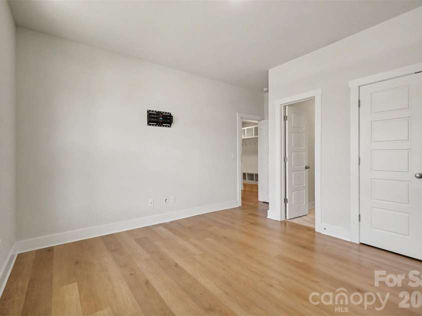 14107 Belmont Greene Drive, Charlotte, NC 28213.  MLS# CAR4430411, YatesRealty ID 20015. 