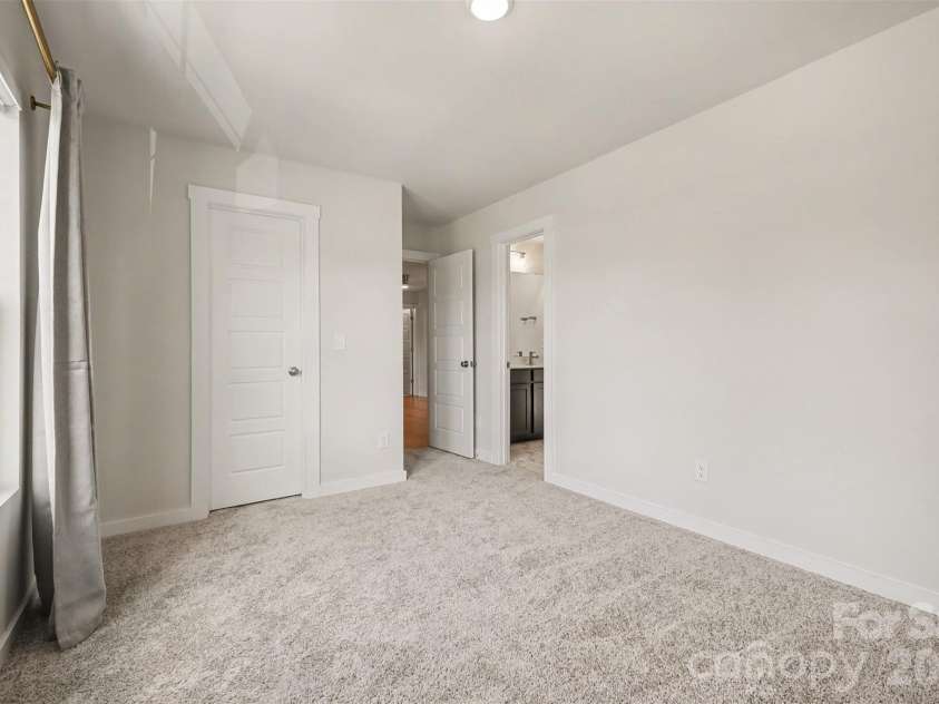 14107 Belmont Greene Drive, Charlotte, NC 28213.  MLS# CAR4430411, YatesRealty ID 20015. 