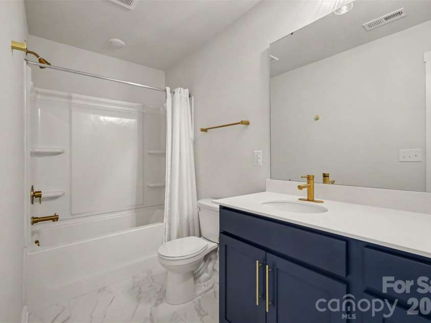 14107 Belmont Greene Drive, Charlotte, NC 28213.  MLS# CAR4430411, YatesRealty ID 20015. 