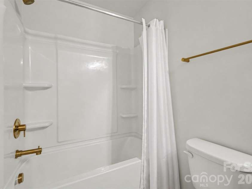 14107 Belmont Greene Drive, Charlotte, NC 28213.  MLS# CAR4430411, YatesRealty ID 20015. 