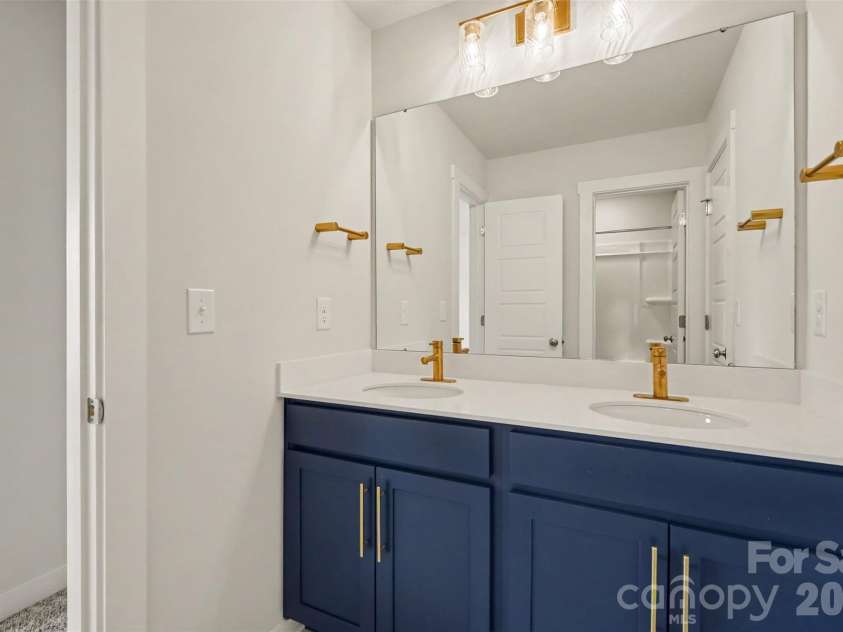 14107 Belmont Greene Drive, Charlotte, NC 28213.  MLS# CAR4430411, YatesRealty ID 20015. 