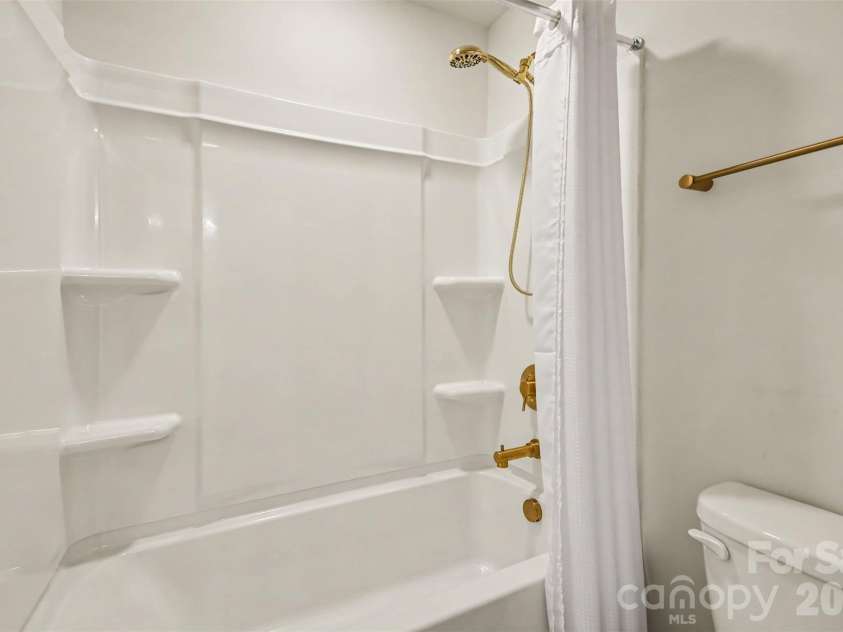 14107 Belmont Greene Drive, Charlotte, NC 28213.  MLS# CAR4430411, YatesRealty ID 20015. 