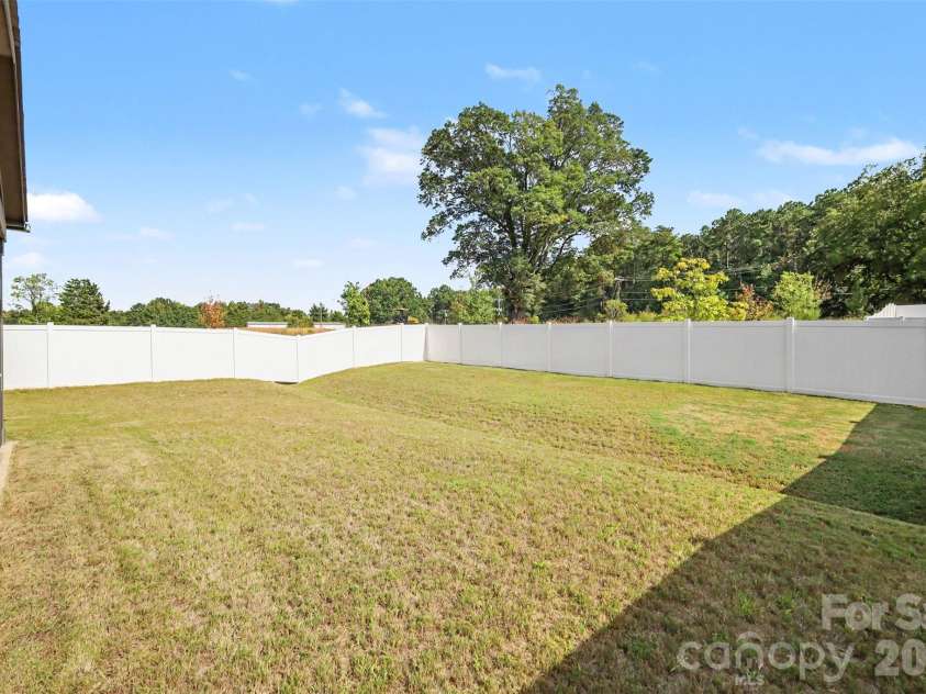 14107 Belmont Greene Drive, Charlotte, NC 28213.  MLS# CAR4430411, YatesRealty ID 20015. 