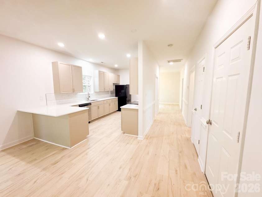 12224 Sutters Hill Court, Charlotte, NC 28269.  MLS# CAR4355752, YatesRealty ID 20016. Kitchen