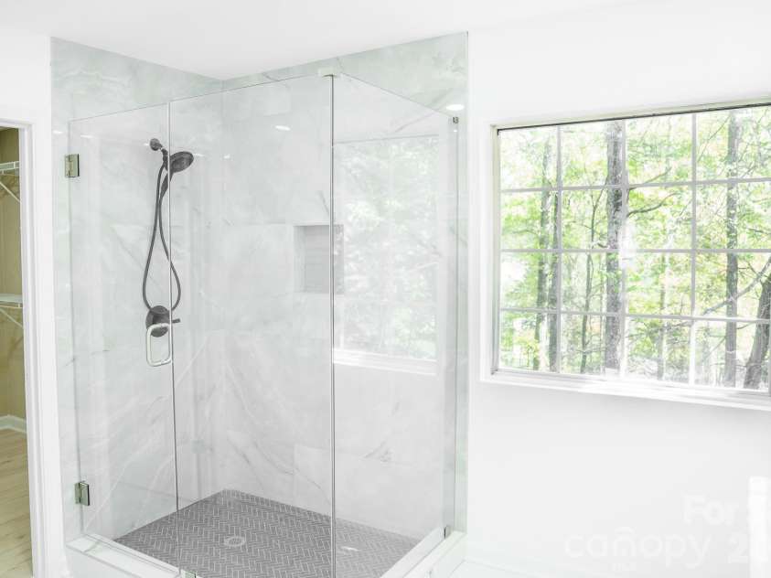 12224 Sutters Hill Court, Charlotte, NC 28269.  MLS# CAR4355752, YatesRealty ID 20016. Primary Bathroom