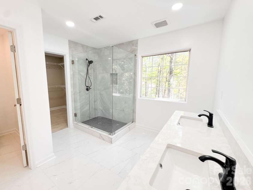 12224 Sutters Hill Court, Charlotte, NC 28269.  MLS# CAR4355752, YatesRealty ID 20016. Primary Bathroom