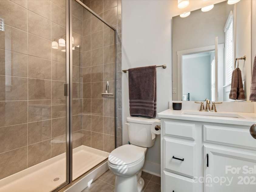 1244 Weir Court, Fort Mill, SC 29708.  MLS# CAR4264851, YatesRealty ID 20016. Secondary Guest Suite Bath
