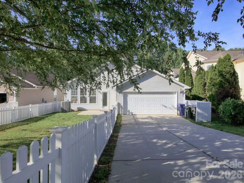 15318 Hugh Torance Parkway, Huntersville, NC 28078.  MLS# CAR4367647, YatesRealty ID 20020. 