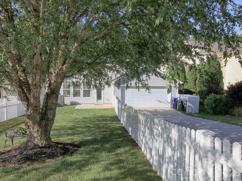 15318 Hugh Torance Parkway, Huntersville, NC 28078.  MLS# CAR4367647, YatesRealty ID 20020. 