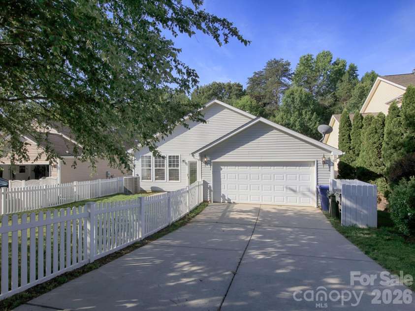 15318 Hugh Torance Parkway, Huntersville, NC 28078.  MLS# CAR4367647, YatesRealty ID 20020. 