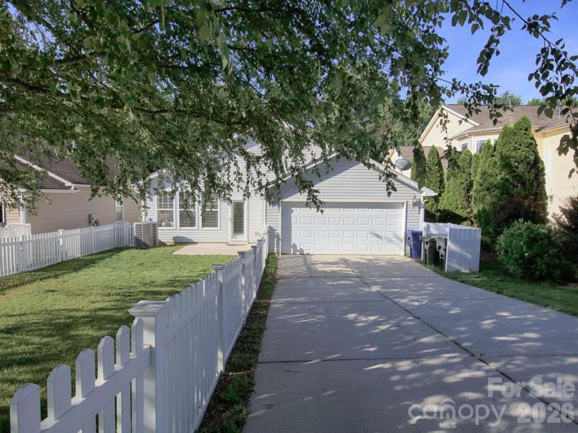 15318 Hugh Torance Parkway, Huntersville, NC 28078.  MLS# CAR4367647, YatesRealty ID 20020. 