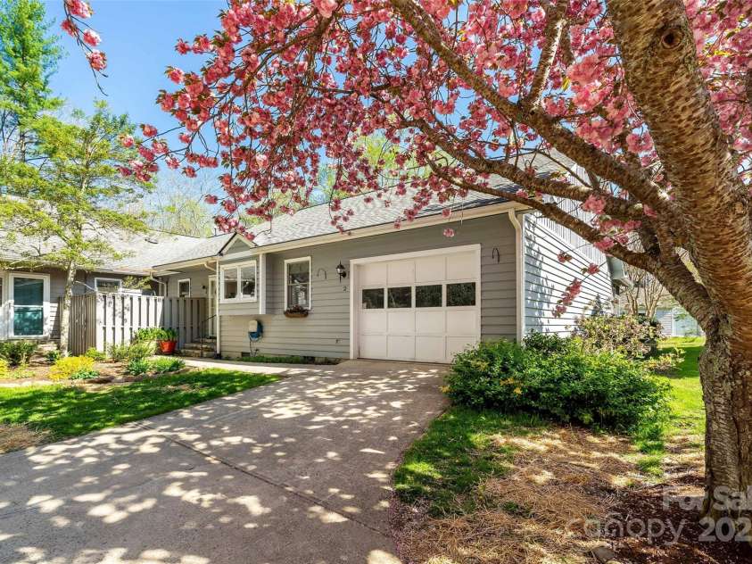 2 Llama Vista Court, Black Mountain, NC 28711.  MLS# CAR4239859, YatesRealty ID 20020. 