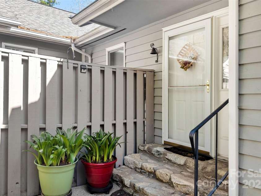 2 Llama Vista Court, Black Mountain, NC 28711.  MLS# CAR4239859, YatesRealty ID 20020. 