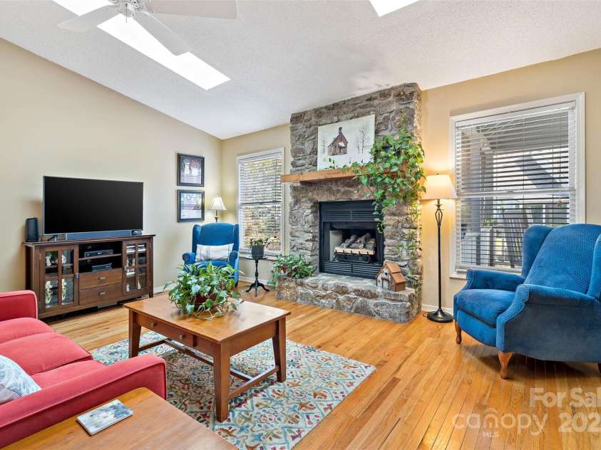 2 Llama Vista Court, Black Mountain, NC 28711.  MLS# CAR4239859, YatesRealty ID 20020. 