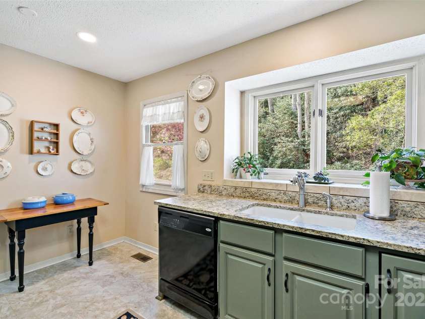 2 Llama Vista Court, Black Mountain, NC 28711.  MLS# CAR4239859, YatesRealty ID 20020. 