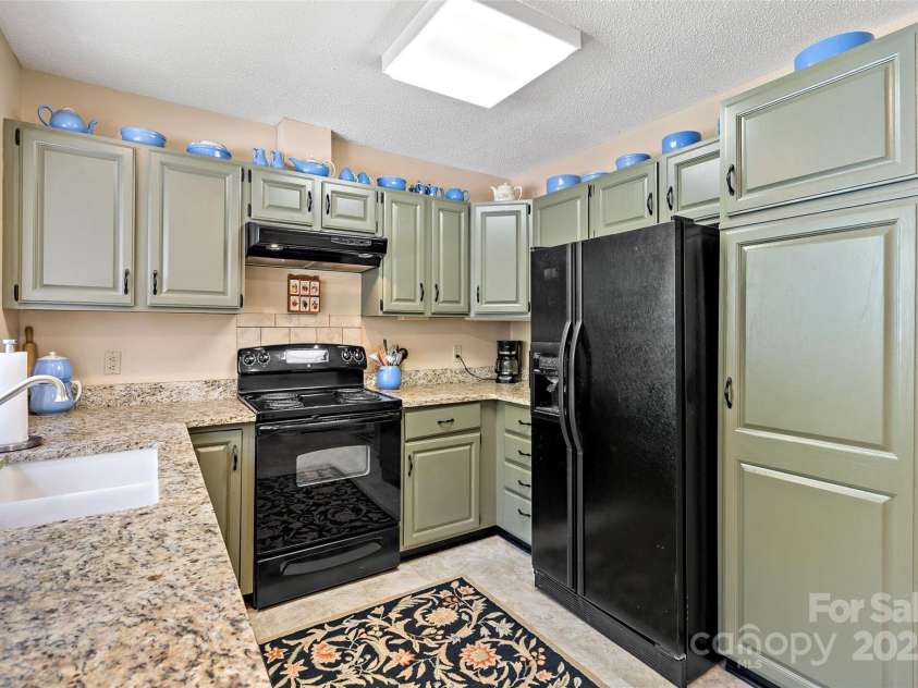 2 Llama Vista Court, Black Mountain, NC 28711.  MLS# CAR4239859, YatesRealty ID 20020. 