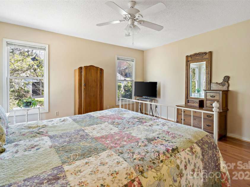 2 Llama Vista Court, Black Mountain, NC 28711.  MLS# CAR4239859, YatesRealty ID 20020. 