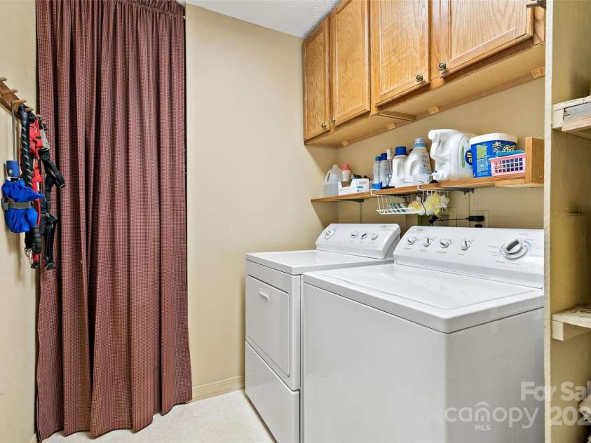 2 Llama Vista Court, Black Mountain, NC 28711.  MLS# CAR4239859, YatesRealty ID 20020. 