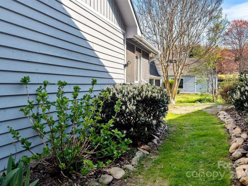 2 Llama Vista Court, Black Mountain, NC 28711.  MLS# CAR4239859, YatesRealty ID 20020. 