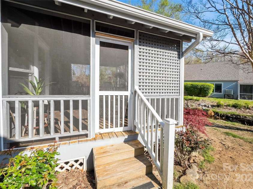 2 Llama Vista Court, Black Mountain, NC 28711.  MLS# CAR4239859, YatesRealty ID 20020. 