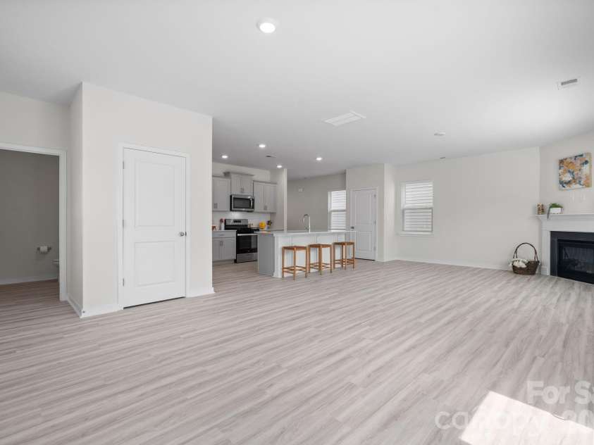 534 13th Avenue Drive, Hickory, NC 28601.  MLS# CAR4368370, YatesRealty ID 20021. 