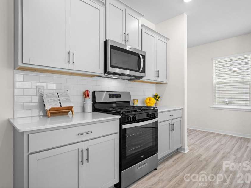 534 13th Avenue Drive, Hickory, NC 28601.  MLS# CAR4368370, YatesRealty ID 20021. 