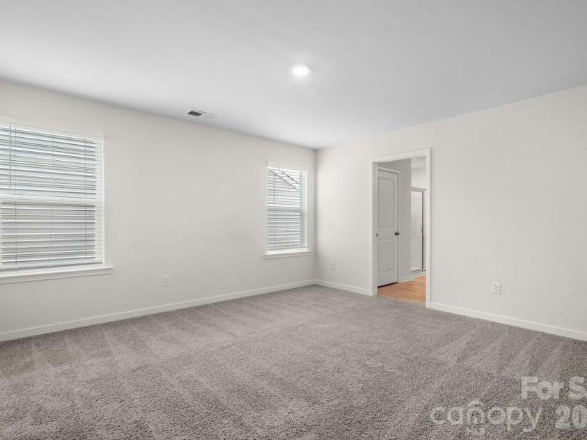 534 13th Avenue Drive, Hickory, NC 28601.  MLS# CAR4368370, YatesRealty ID 20021. 