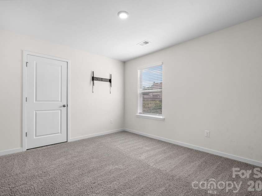 534 13th Avenue Drive, Hickory, NC 28601.  MLS# CAR4368370, YatesRealty ID 20021. 