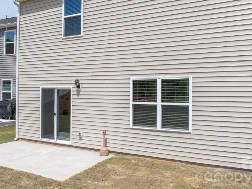 534 13th Avenue Drive, Hickory, NC 28601.  MLS# CAR4368370, YatesRealty ID 20021. 