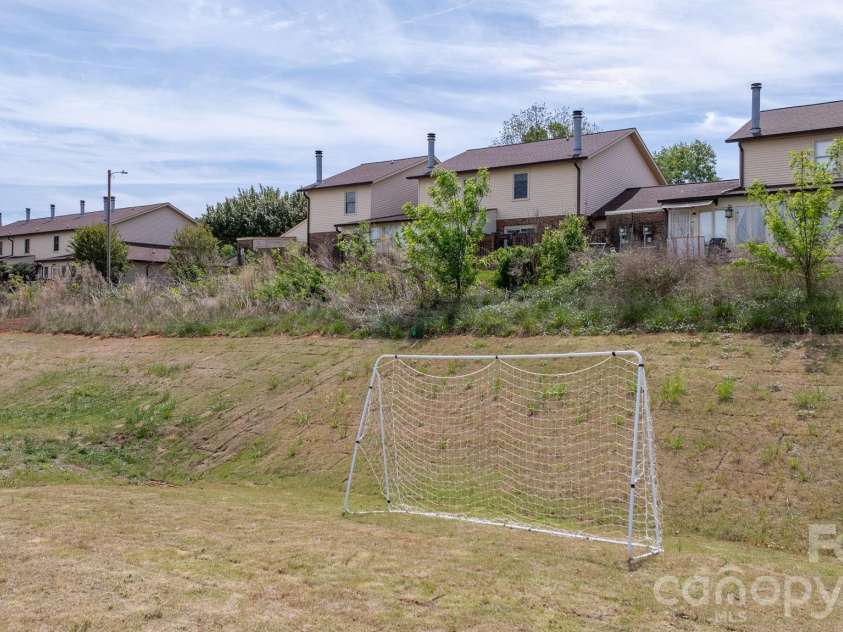 534 13th Avenue Drive, Hickory, NC 28601.  MLS# CAR4368370, YatesRealty ID 20021. 