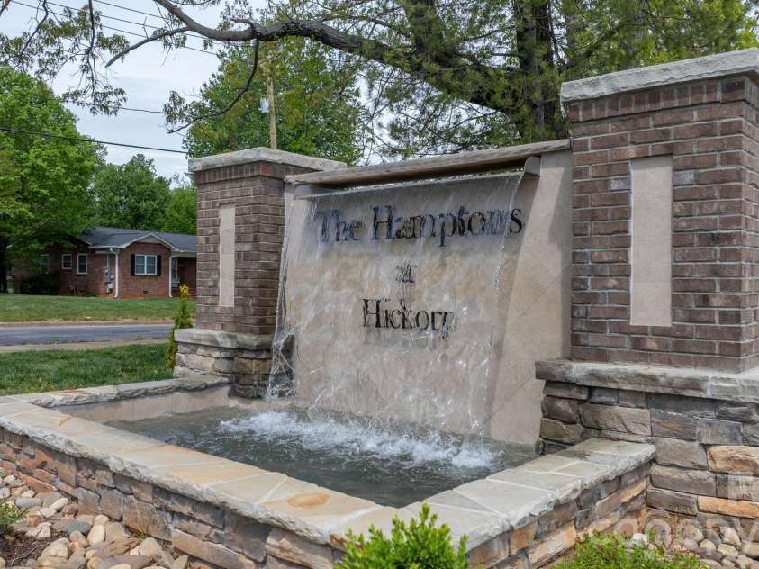 534 13th Avenue Drive, Hickory, NC 28601.  MLS# CAR4368370, YatesRealty ID 20021. Neighborhood Amenities