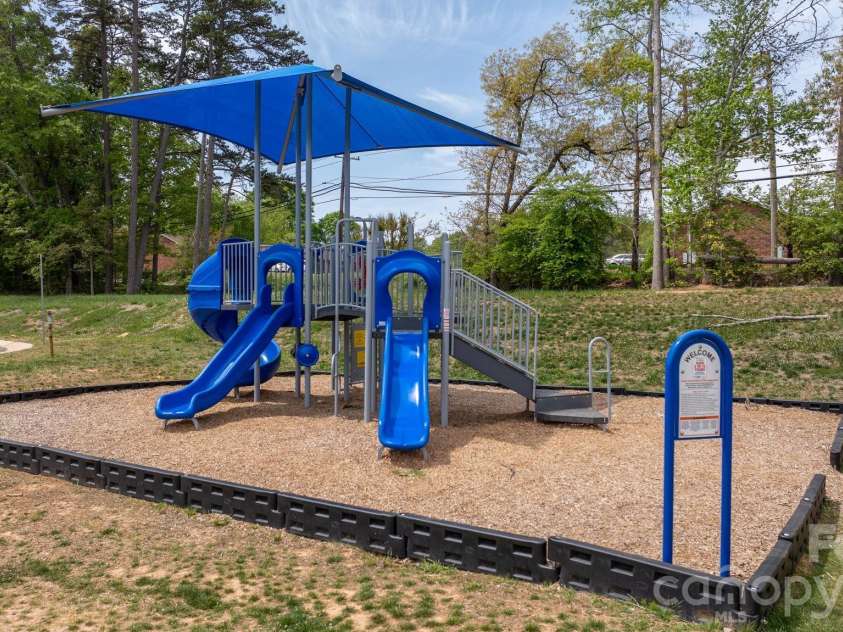 534 13th Avenue Drive, Hickory, NC 28601.  MLS# CAR4368370, YatesRealty ID 20021. Neighborhood Amenities
